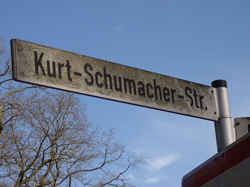 Straßenschild »Kurt-Schumacher-Str.« in Blankenfelde