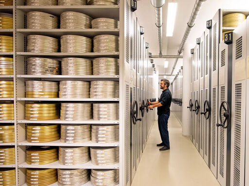 Mitarbeiter im Filmmagazin im DRA | Bildquelle: rbb/Gundula Krause Mitarbeiter im Filmmagazin im DRA