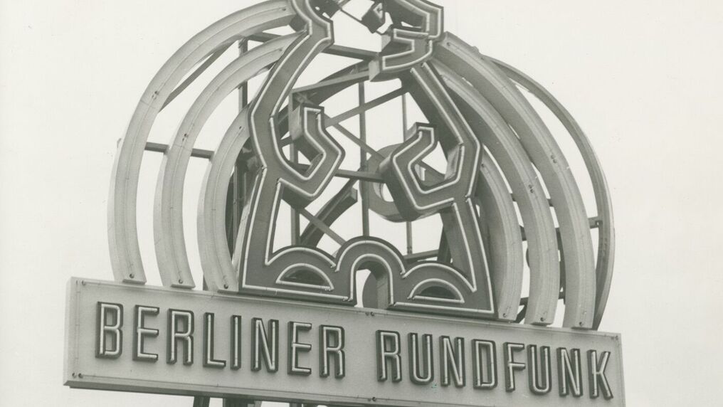 Leuchtreklame Berliner Rundfunk | Bildquelle: DRA/Rosemarie Fischer (1870410) Leuchtreklame Berliner Rundfunk